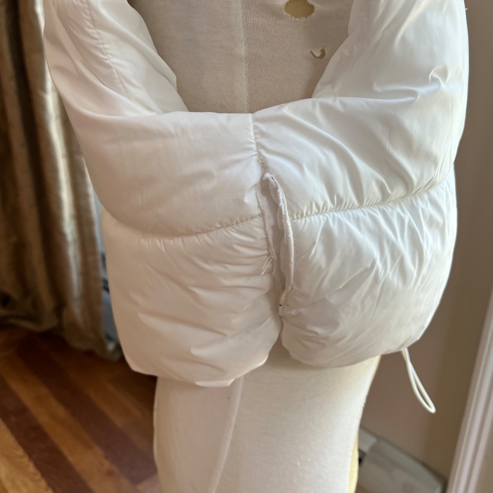 White Cropped Sleeveless Puffer Vest size XS - Picture 3 of 7